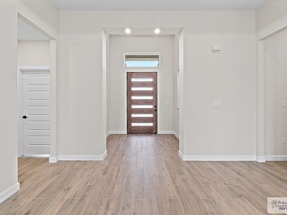 3rd image of 6210 Bentwood Dr