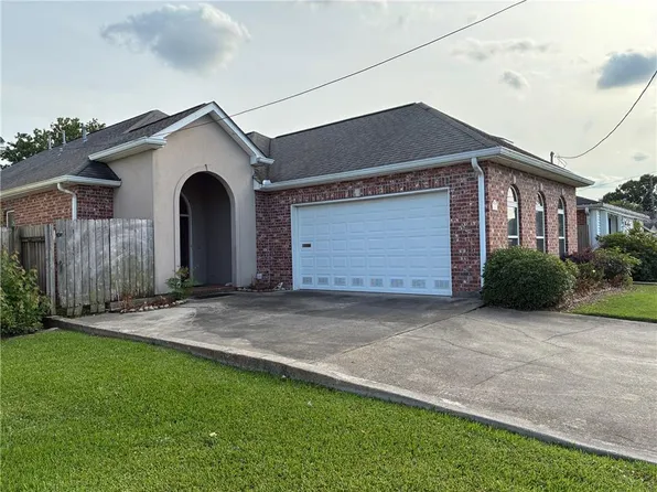 4636 Meadowdale St, Metairie, LA 70006