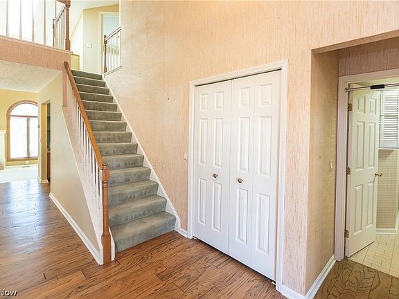 5th image of 225 Westwind Dr Unit 27