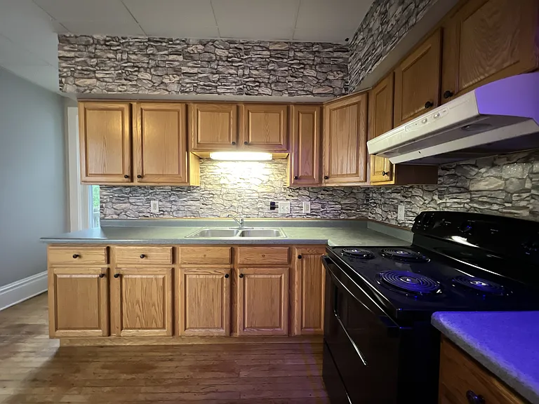 697 Wilson Ave — Photo 6