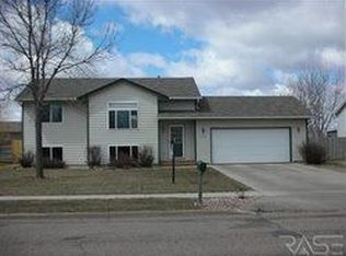 5615 S Sundowner Ave, Sioux Falls, SD 57106