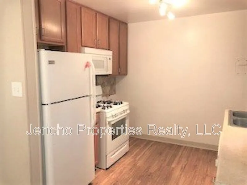 2 bed, 1.0 bath, 892 sqft, $1,995 — Photo 4