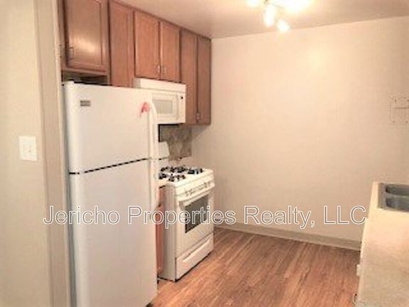 4th image of 1310 S Grape St