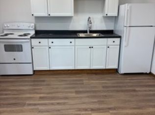 1297 S Frederick Ave #1, Oelwein, IA 50662