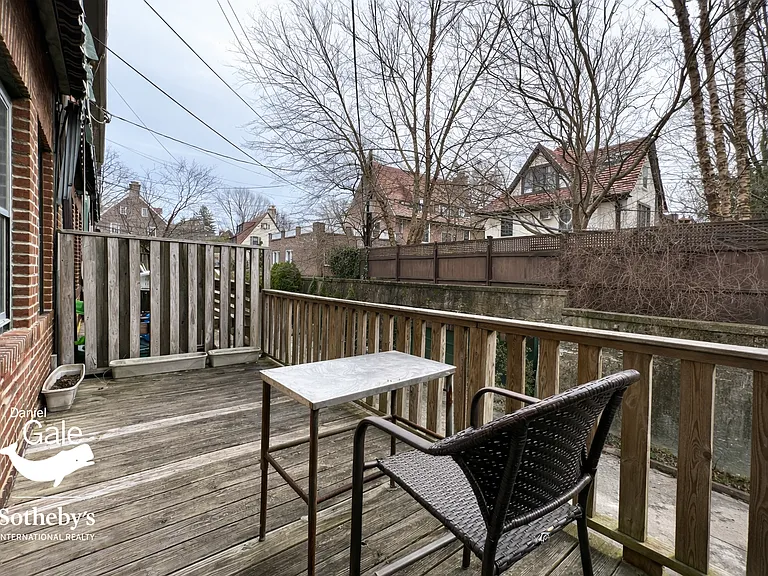 217 Burns St #1 — Photo 9
