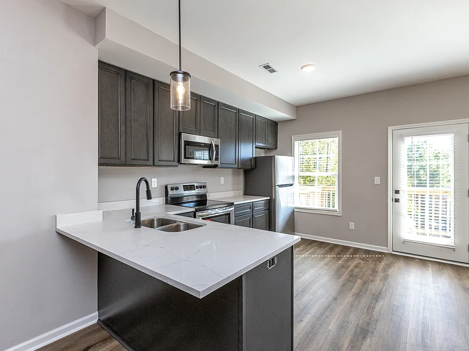 516 S Main St #1