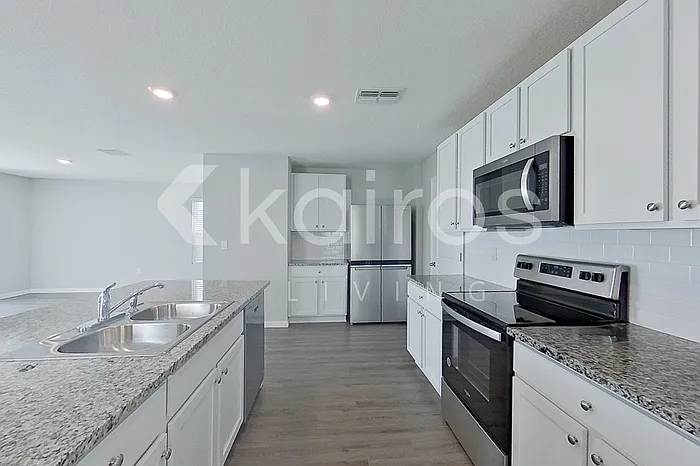 8610 SW 44th Ct — Photo 5