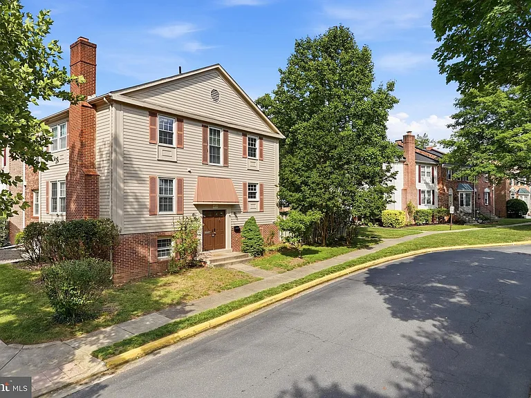 8031 Sleepy View Ln — Photo 2
