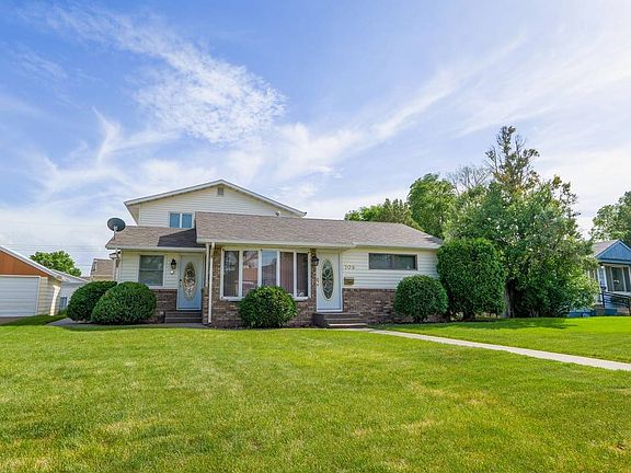 2nd image of 709 8th St SE