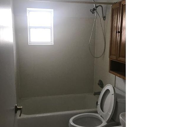 4th image of 4807 Deauville Dr