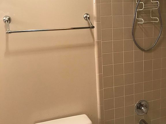 5th image of 1661 Ashwood Cir