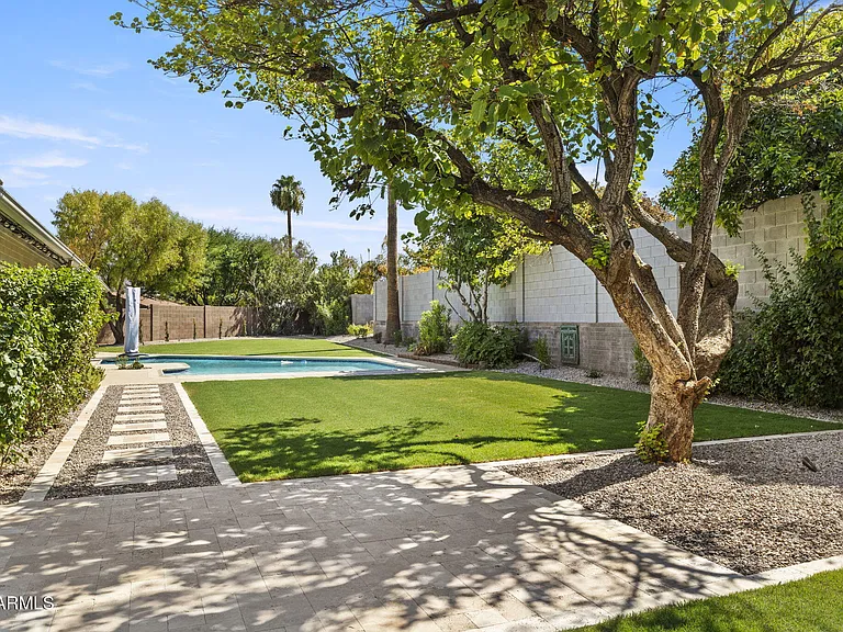 2601 E Sahuaro Dr — Photo 25