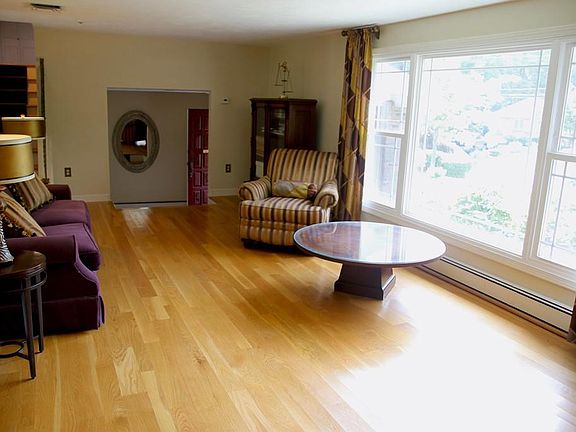 5th image of 98 Hemlock Dr