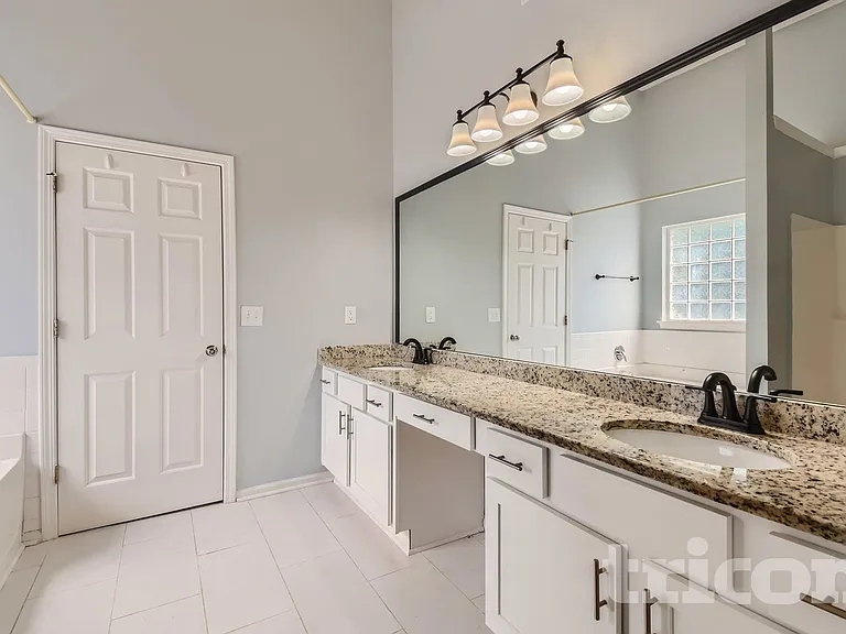904 Ambeau Cir — Photo 10