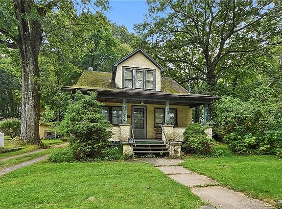 4th image of 246 Bleakley Ave