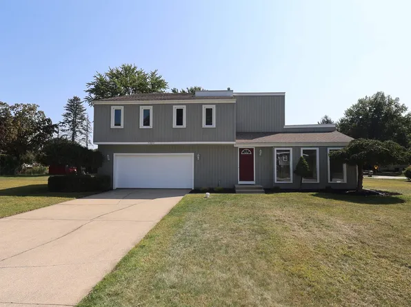 51832 Hedge Ln, Granger, IN 46530