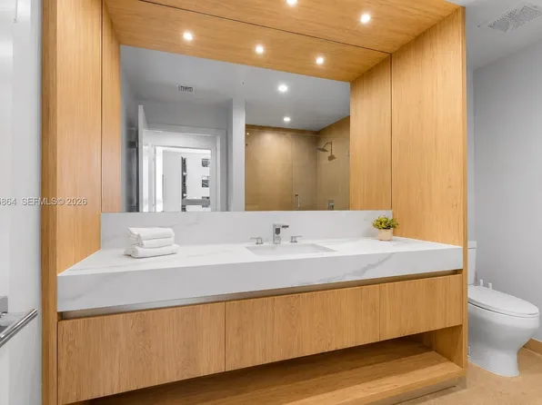 11 NE 6th St #1712, Miami, FL 33132