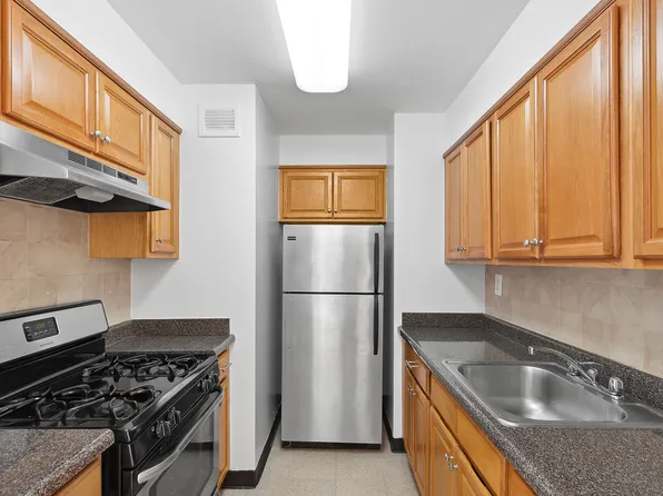 Seven Pines, 1 Glenwood Ave APT 26A, Yonkers, NY 10701
