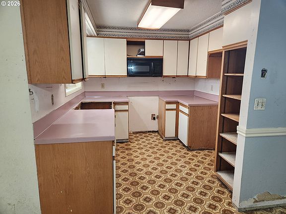 3rd image of 2155 Berwin Ln