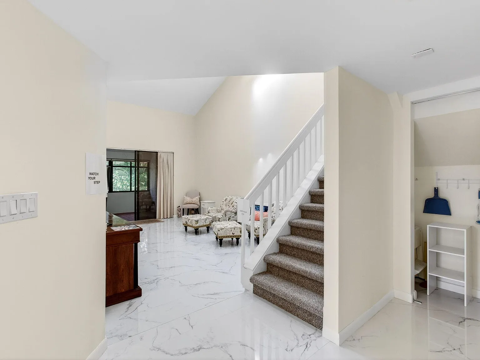 3 bed, 2.5 bath, 1823 sqft, $4,900 — Photo 4