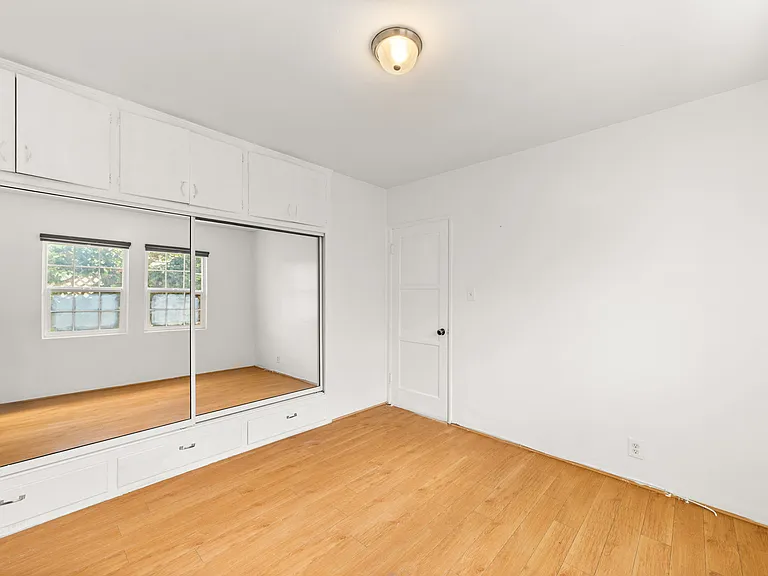 Primary bedroom *unstaged*