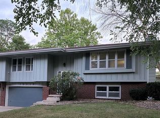 10516 Sunset Ter, Clive, IA 50325