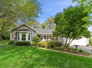 702 Deer Ln, Dundee, IL 60118