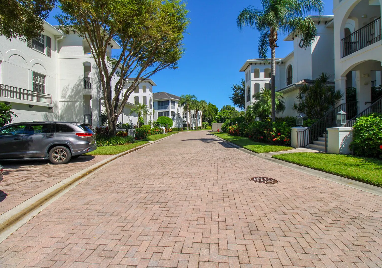Beach Club Breakwater Of Pelican Bay 3 Beds/2.5 Baths Furnished Seasonal — Photo 3