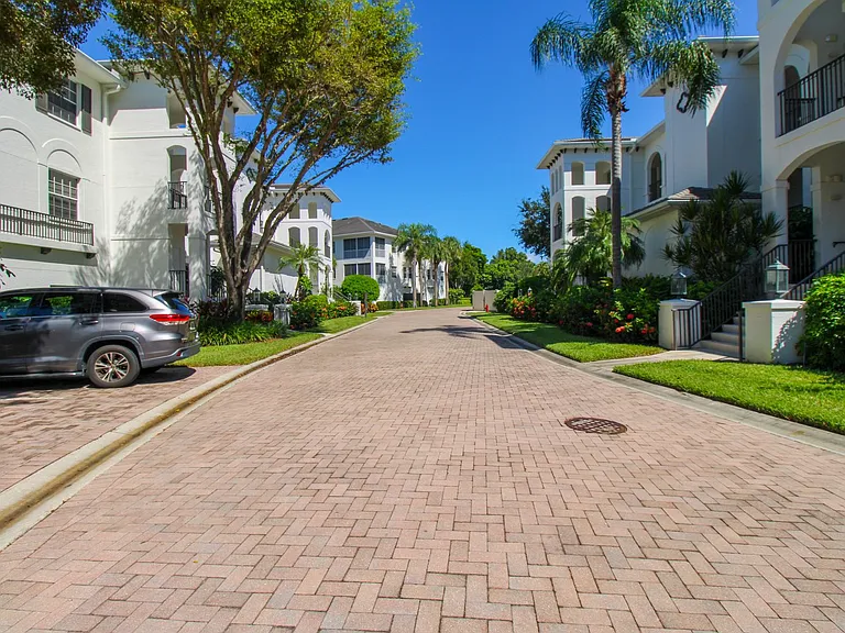 825 Bentwater Cir #101 — Photo 3