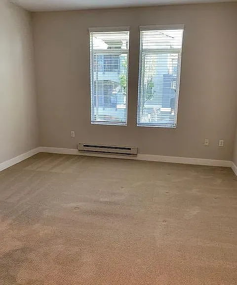 3x2 / 1240 sf - Master Bedroom