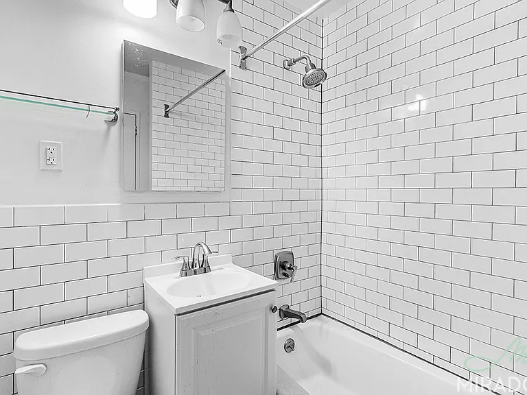 425 E 74th St #2-B — Photo 4