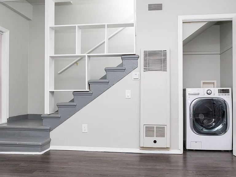 Townhome style apartments in up-and-coming Virgil Village with parking! — Photo 9