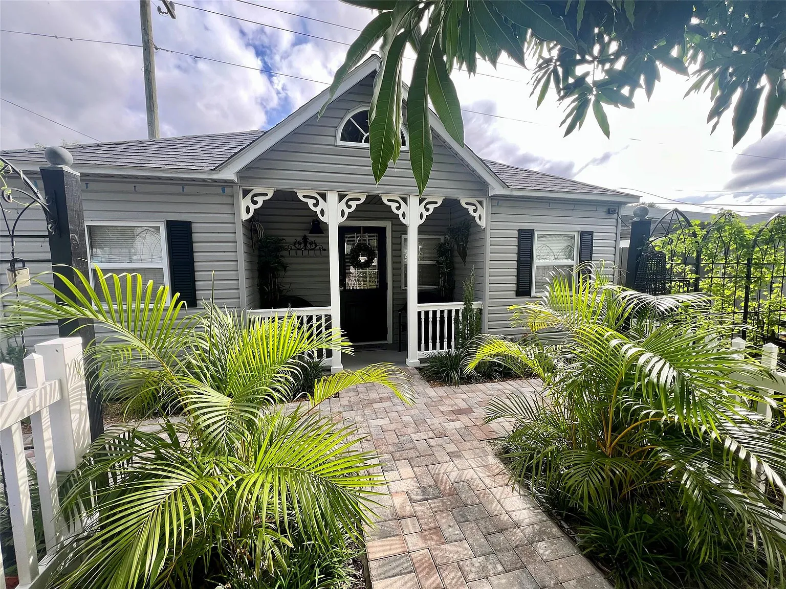 1 bed, 1.0 bath, 336 sqft, $3,200 — Photo 1
