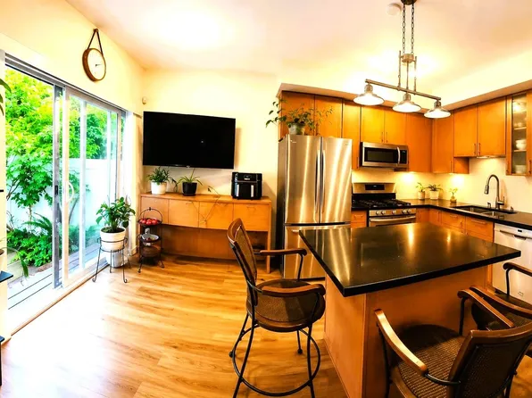 2678 King George Blvd #15, Surrey, BC V4P 1H6