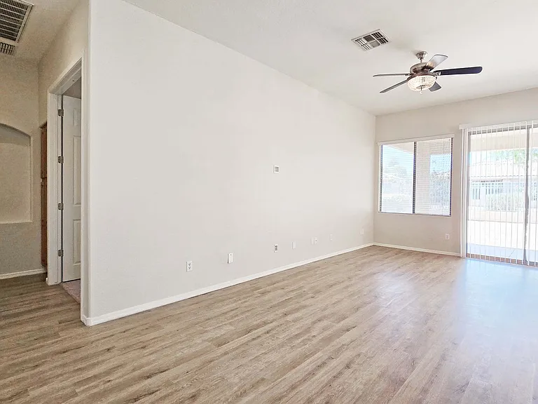 13588 W Alvarado Dr — Photo 10