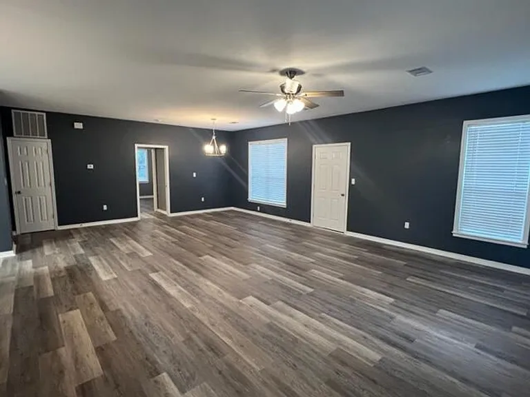 161 Walnut St — Photo 4