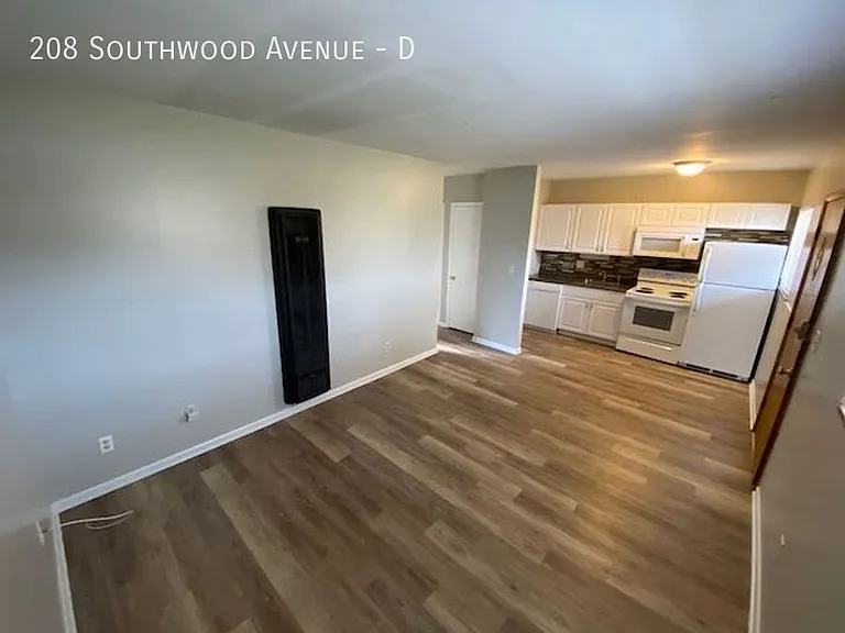 208 Southwood Ave #D — Photo 3
