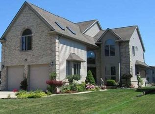 37792 Huron Pointe Dr, Harrison Township, MI