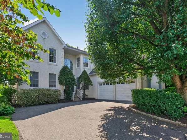 135 Augusta Dr, Moorestown, NJ 08057