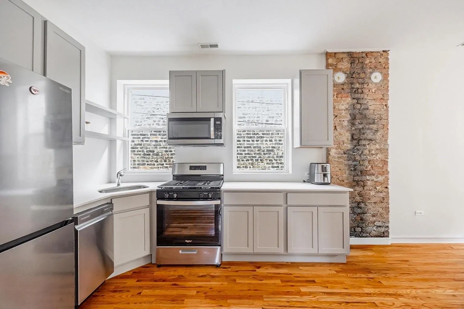 4 bed, 1200 sqft, $3,500 — Photo 1