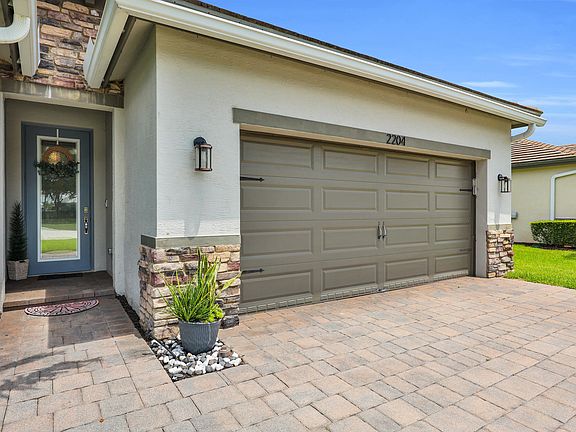 3rd image of 2204 SW Strawberry Terrace