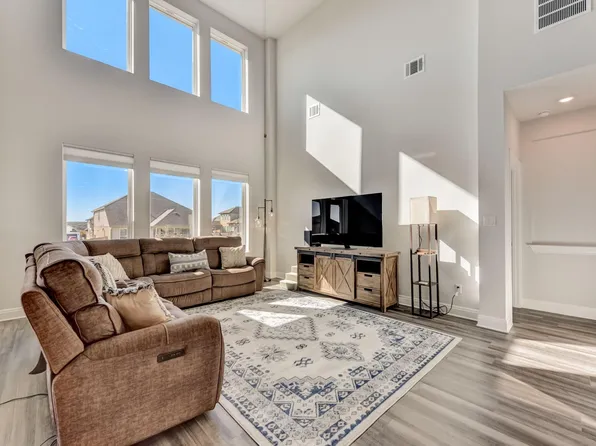 2121 Prairie Oaks Dr, Georgetown, TX 78628