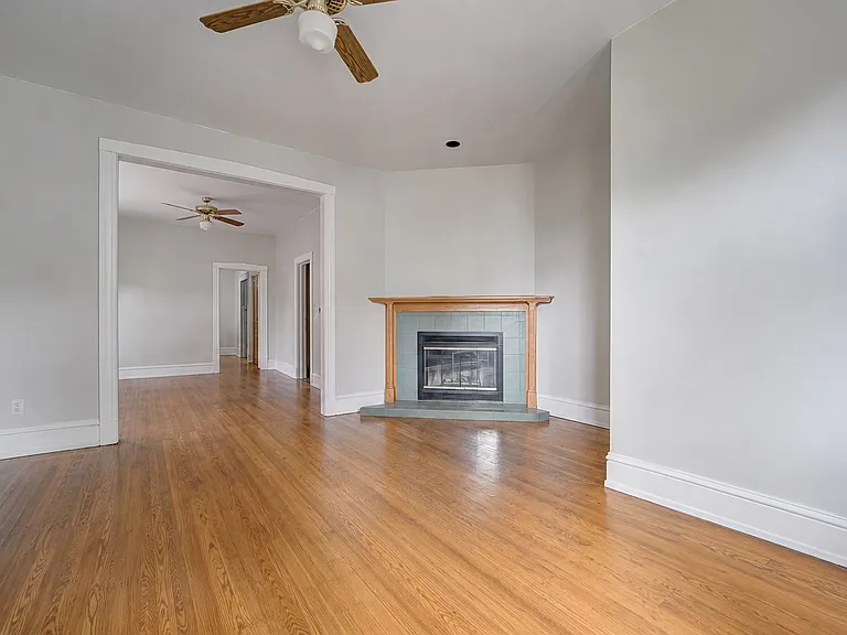 1217 W George St #1F — Photo 3