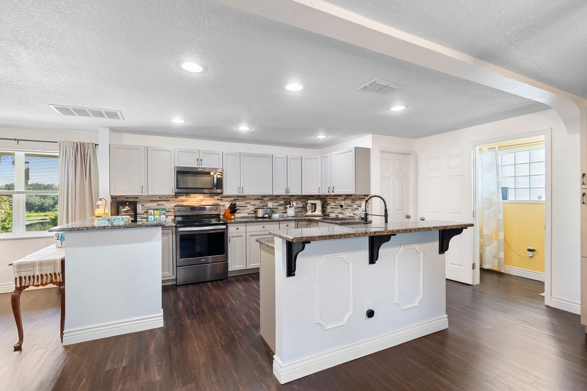 next background image