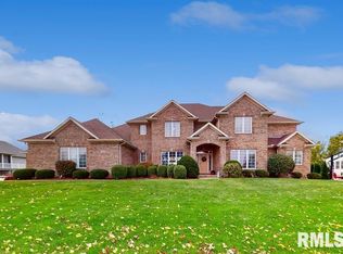 6304 Forest Rd, Davenport, IA 52807