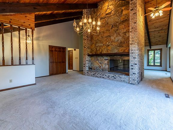 5th image of 920 Highland Dr