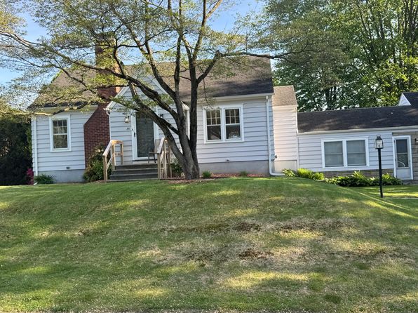 35 Sunnyridge Pkwy, Trumbull, CT 06611