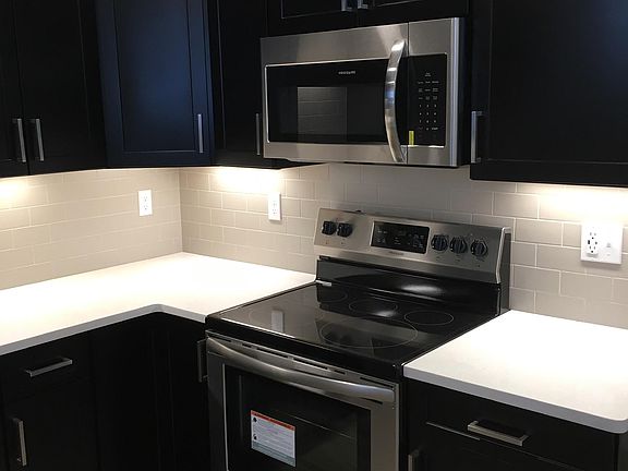 2nd image of 139 E 8th St #002