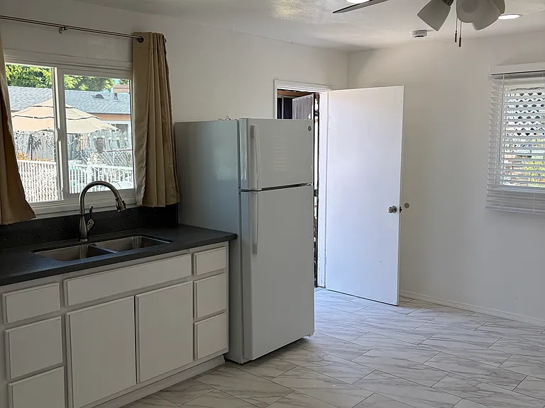 14051 Paramount Blvd #1/2 — Photo 4