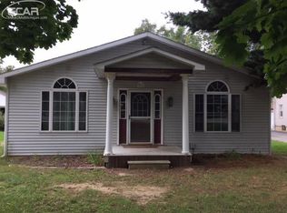 1096 Adams Rd, Burton, MI 48509